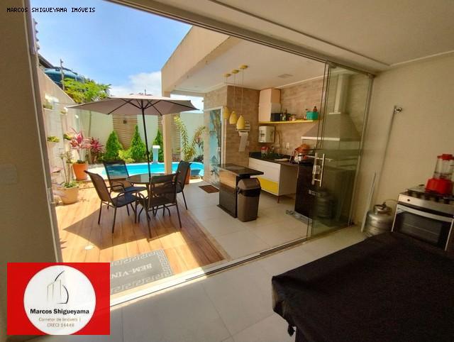 Casa à venda com 3 quartos, 213m² - Foto 1