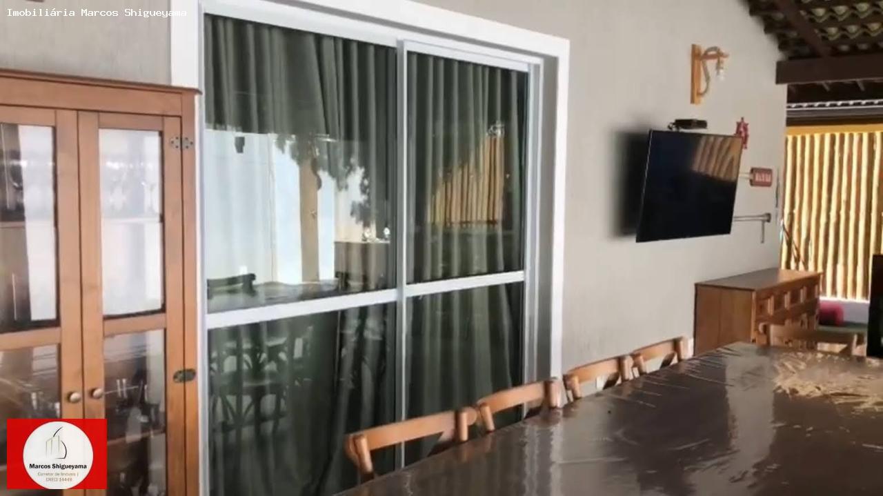 Casa de Condomínio para alugar com 4 quartos, 235m² - Foto 3
